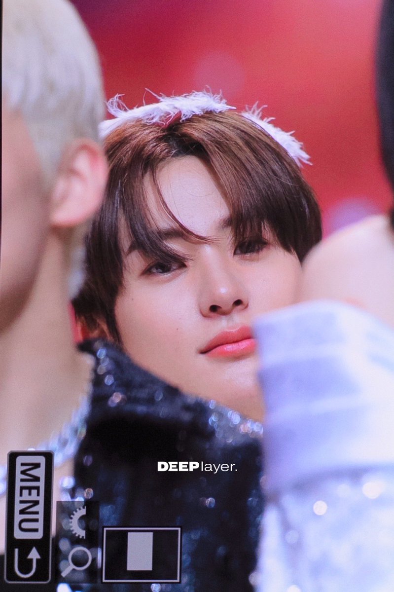 240101 애잔한 view…지만 깃털 귀여워서🤍
#RIIZE #ANTON #라이즈 #앤톤