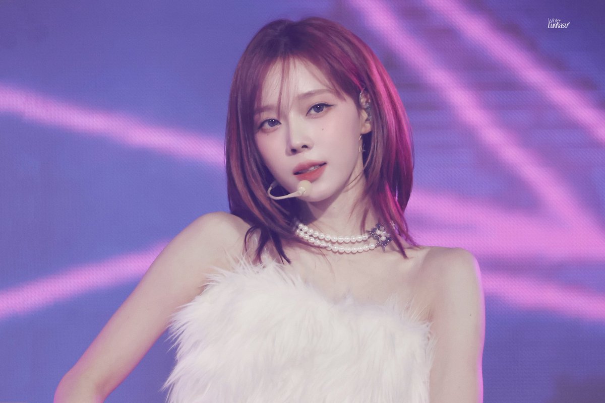 WinterEunhasu's tweet photo. 231210 Klink HD

ltns.
Happy new year

and HBD🎂💝

#김민정 #WINTER #윈터 #aespa https://t.co/LcT1Vgbfr9