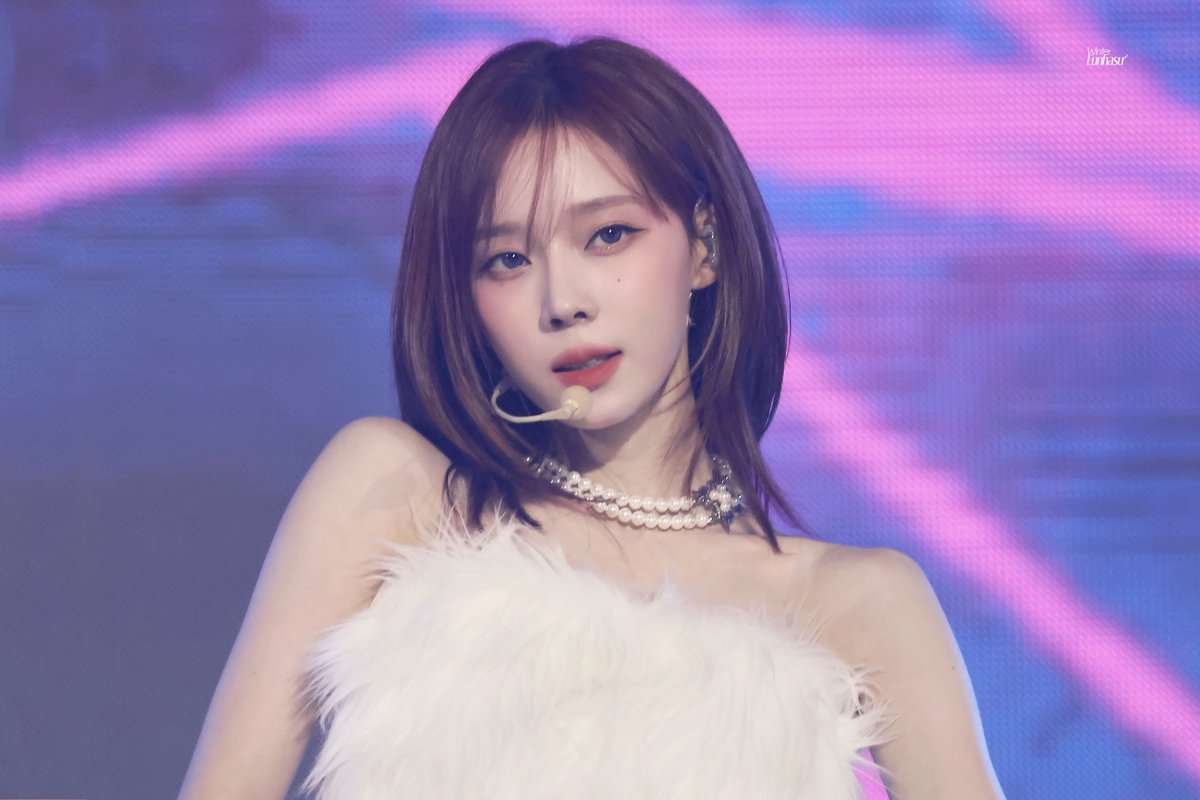 WinterEunhasu's tweet photo. 231210 Klink HD

ltns.
Happy new year

and HBD🎂💝

#김민정 #WINTER #윈터 #aespa https://t.co/LcT1Vgbfr9