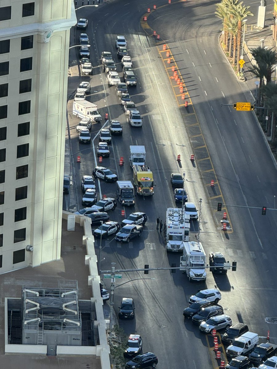 AustenHorton's tweet photo. Well sitting on Lockdown in Las Vegas because some one started shooting at 650a.m. https://t.co/ArDsBd5WW7