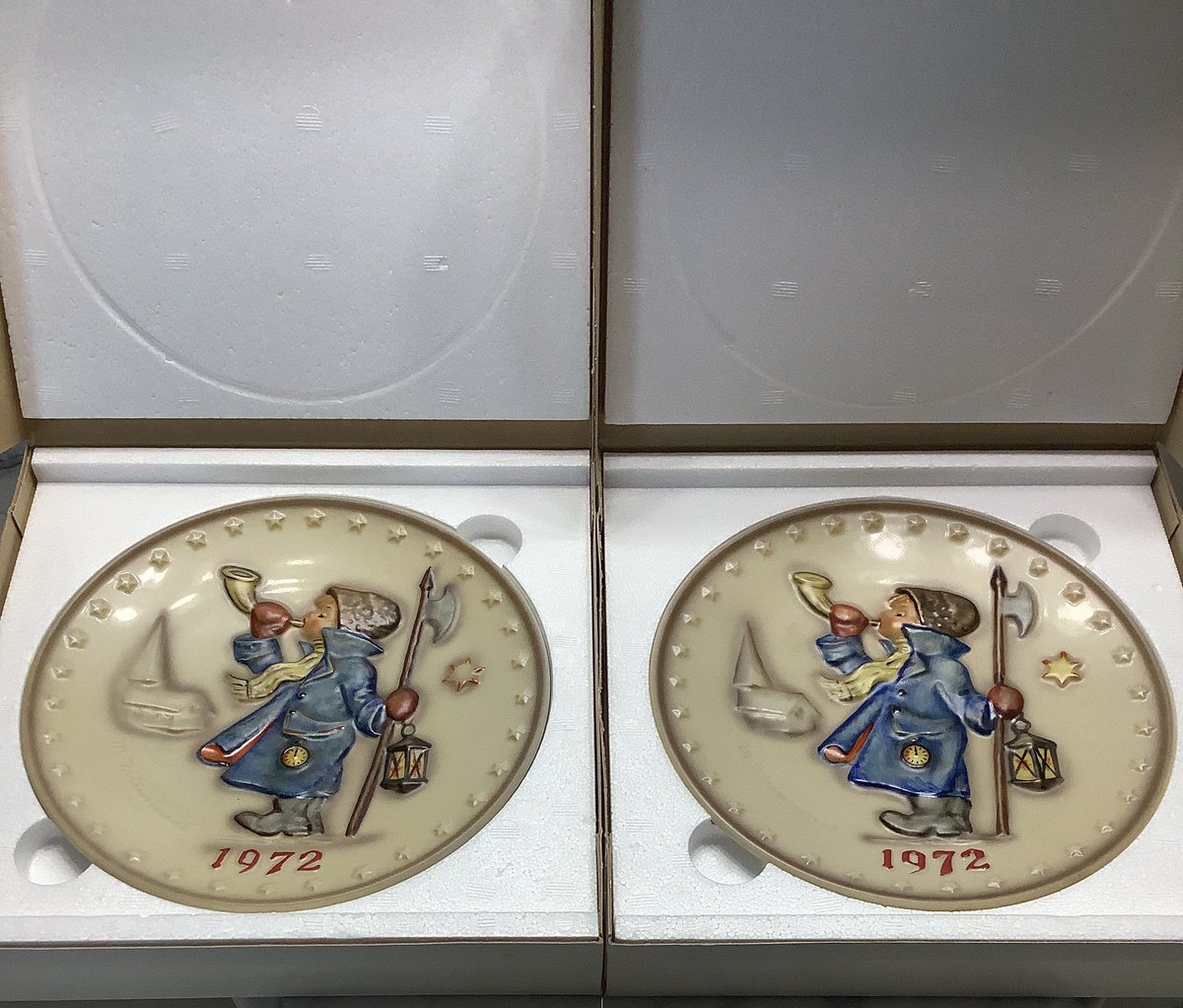 50% off vintage collectible Hummel plates by Goebel       bmktreasures.etsy.com/listing/111972…  
#etsy #etsyvintageshop #holidays #smallbusiness #etsyshopownersofinstagram #smallbusinessowner #vintagefinds #collectibles #giftideas #homedecor #plates #sale #clearancefinds #hummel #goebel