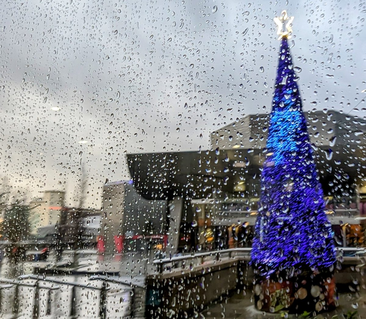 Our usual visit to #SalfordQuays for #NewYearsEve It was sunny 🌤️ when we arrived but rained 🌦️as we were going home 🏡 @mags324 @goldfinches12 @SteveMilner1960 @KinlochSusan @SuterMrs @mrssusanvjones