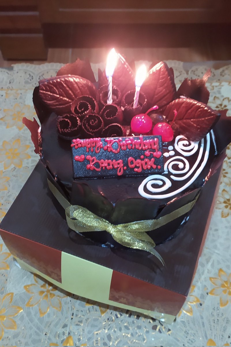 Noice me birthday 🥳, Happy new year everyone, probably gonna stop celebrating it forward