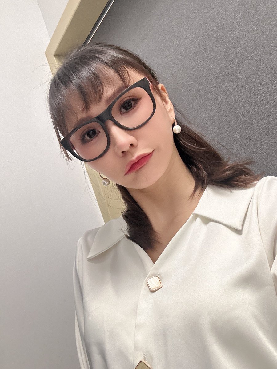 咻一下 就過年了。新年快樂❤️ https://t.co/SPNLqwowG9
