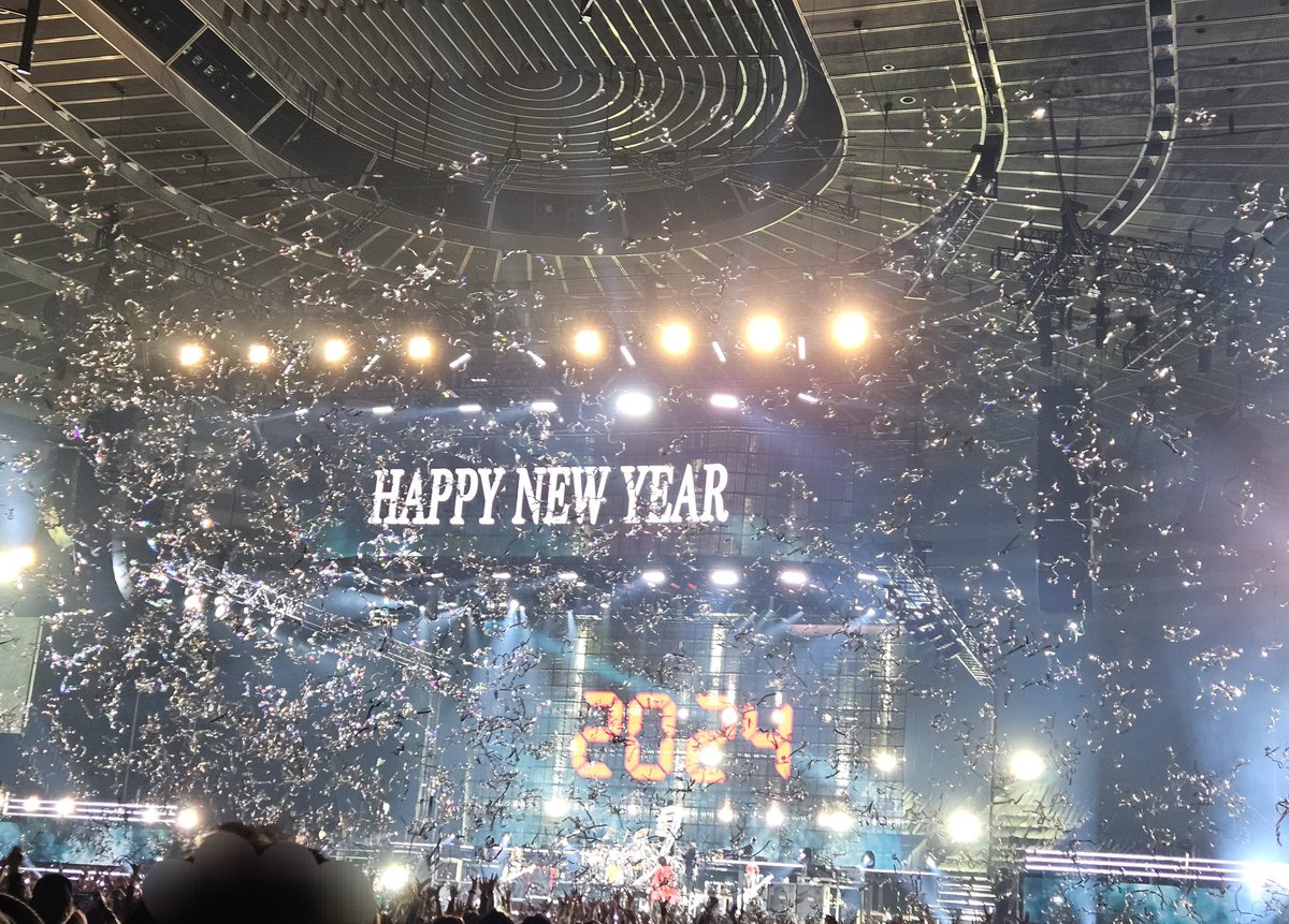lunatic_57's tweet photo. あけましておめでとうございます。
素敵な2024年の幕開けに感謝!
#LUNASEA
#LUNAPIC
#END_OF_DUAL
#MOTHERvsSTYLE
#DUALARENATOUR2023
#大阪城ホール
#LUNASEA35th https://t.co/PFmPwEtrJK