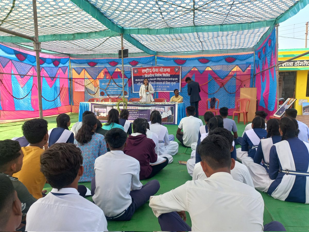 CBCkanker's tweet photo. NSS camp at kodabhat village 25 Dec theam Gramin vikas ke liye yuva. @CBCkanker @KankerDistrict #ViksitBharatSanklapYatra #ViksitBharatAmbassador  @MyGovHindi https://t.co/Hk0bNDDnOS