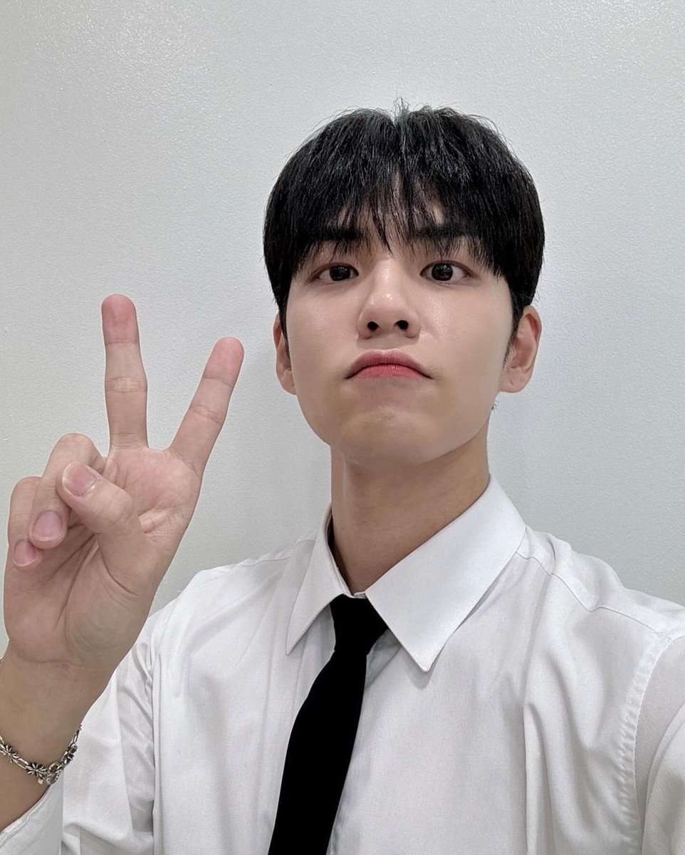 DAY6_rang's tweet image. 심장이 아프다.....필아 나 잠 못자......