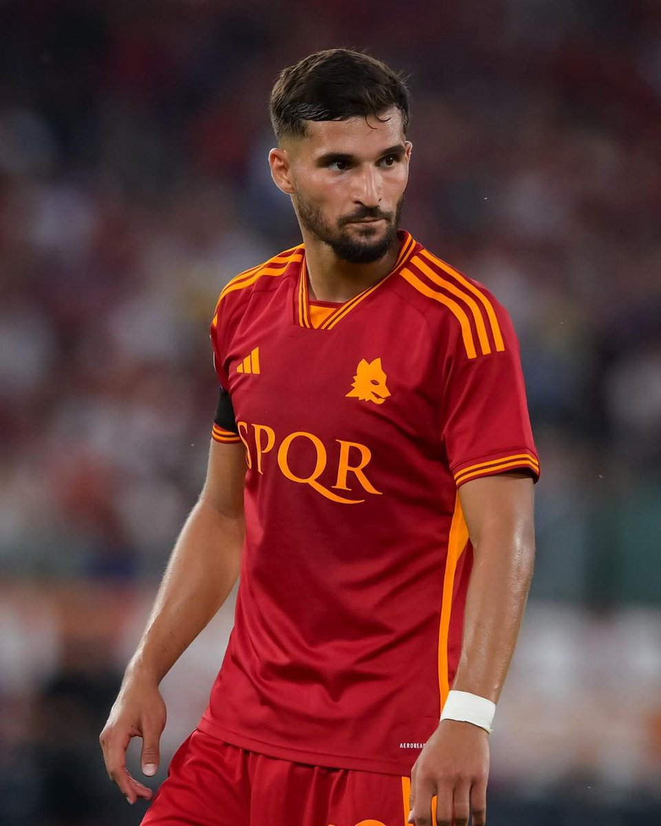 classicshirts's tweet photo. SHIRT OF THE YEAR 2023: Roma Home 👑 https://t.co/xxRWUhDZ92