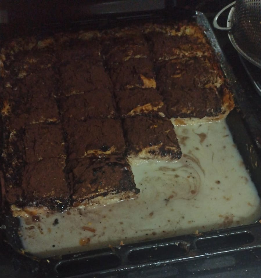 OnelHalime's tweet photo. Bekarken kendine su almaya bile üşenen kardeşim eşine evde soğuk baklava yapmış. Tweet bu kadar.. https://t.co/UrjozLSPmE