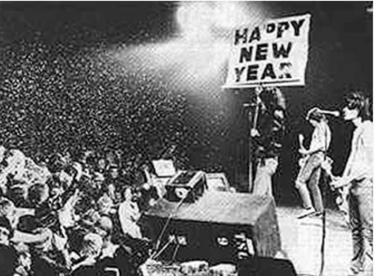 These dirt bags from the NYC Suburbs need only 14 more views to hit the big 600! Maybe you could be number 600. Hop aboard! Happy New Year!
youtu.be/Cid1mO8E5Uw?si…

#HappyNewYear #Ramones #punk
