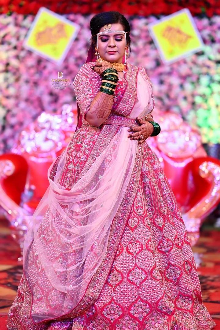 WadighareR's tweet photo. Professional Bollywood Makeovers 🎭 iamAmolwadighare Celebrity Makeovers 🎭 #amolwadighare #makeup #makeupguru #maharashtra #makeuptutorial #makeupartist #trending #tutorialmakeup #makeuplover #photopose #bts #beutifulbride #bridal #bridalmakeup #trending #trend #photographer https://t.co/ny9ee7dE0M