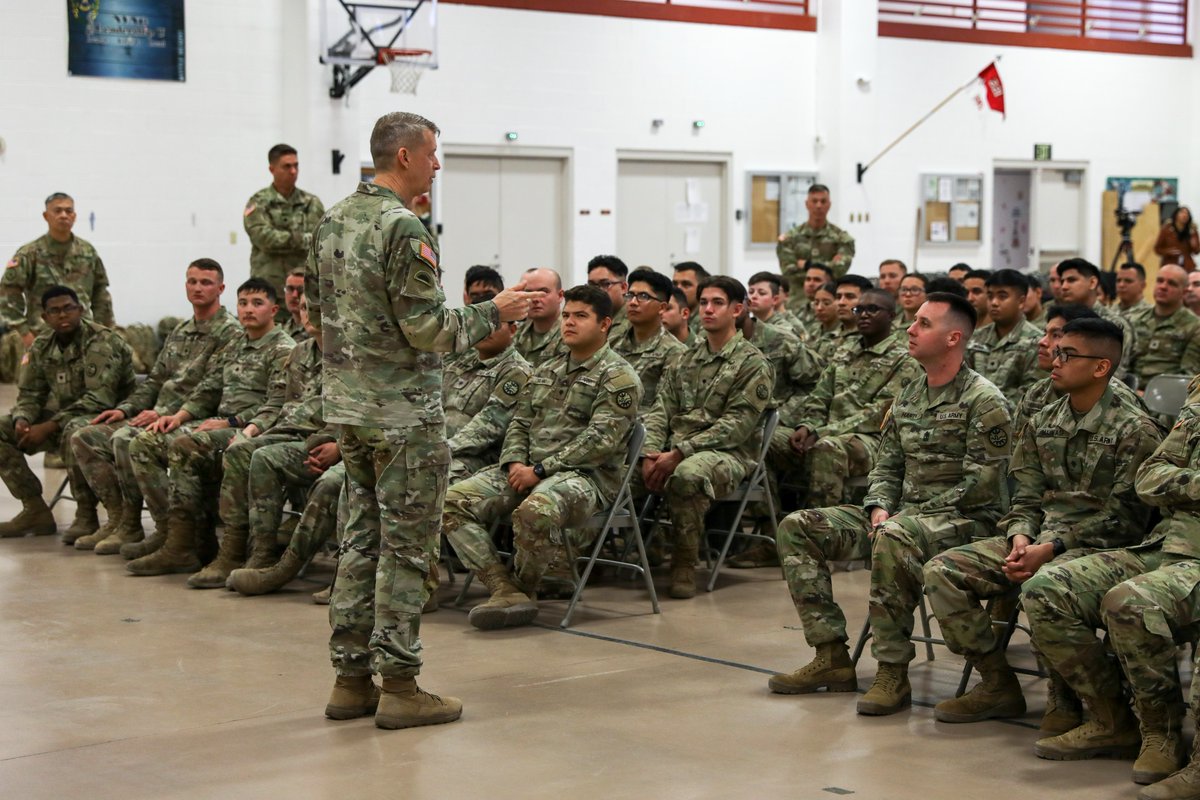 This New Year's Eve, more than 40k National Guardsmen are on duty at home & abroad. The @NVNationalGuard is supporting law enforcement officers & first responders secure the Las Vegas Strip to ensure a safe celebration tonight. The @USNationalGuard is Always Ready, Always There.