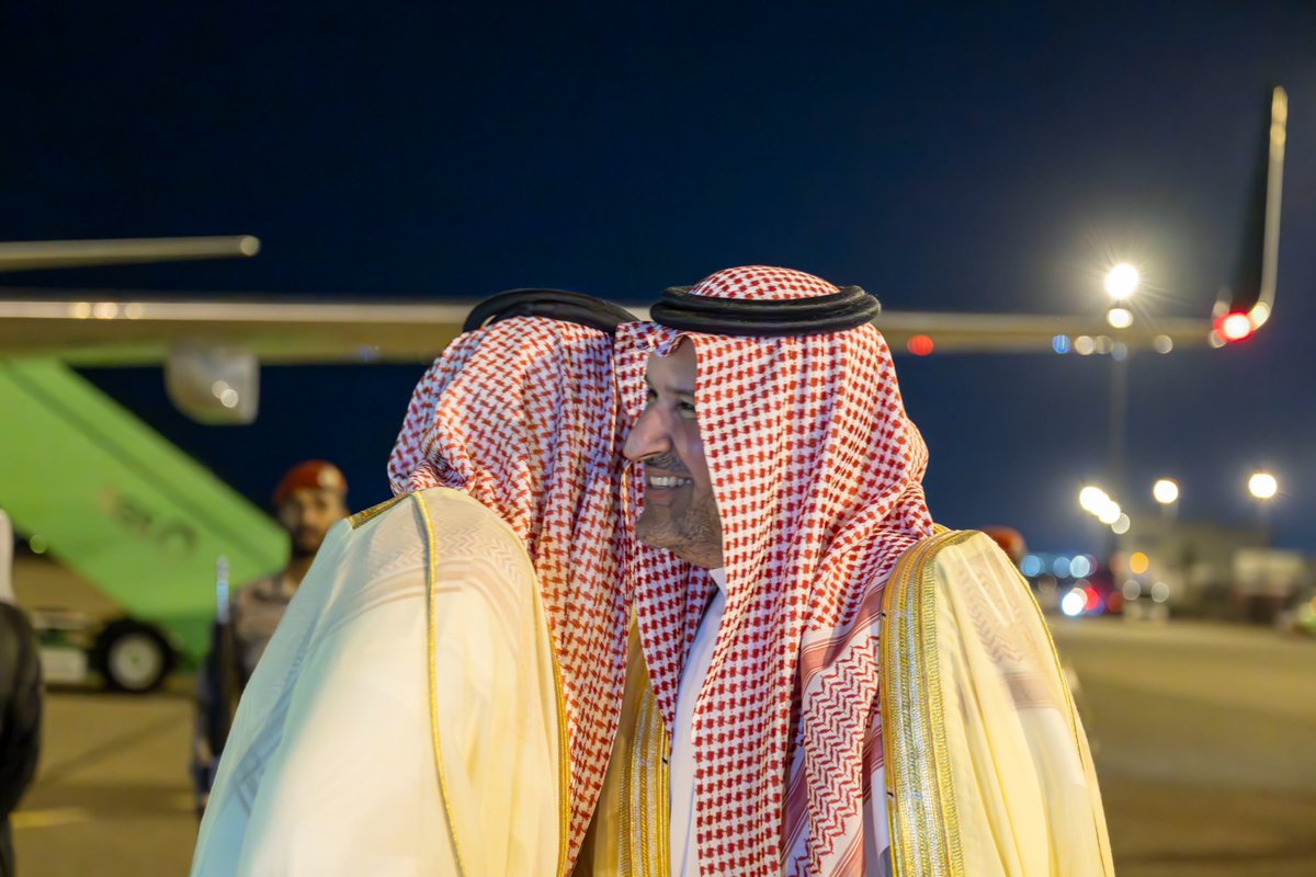 imarat_almadina's tweet photo. سمو أمير منطقة #المدينة_المنورة، #سلمان_بن_سلطان يصل إلى المدينة المنورة لمباشرة مهام عمله، بعد صدور الأمر الملكي بتعيينه أميراً للمنطقة، وتشرفه بأداء القسم بين يدي #خادم_الحرمين_الشريفين.
وكان في مقدمة مستقبلي سموه لدى وصوله مطار الأمير محمد بن عبد العزيز الدولي، الأمير #فيصل_بن_سلمان المستشار الخاص لخادم الحرمين الشريفين، وسمو نائب أمير المنطقة #سعود_بن_خالد_الفيصل.
