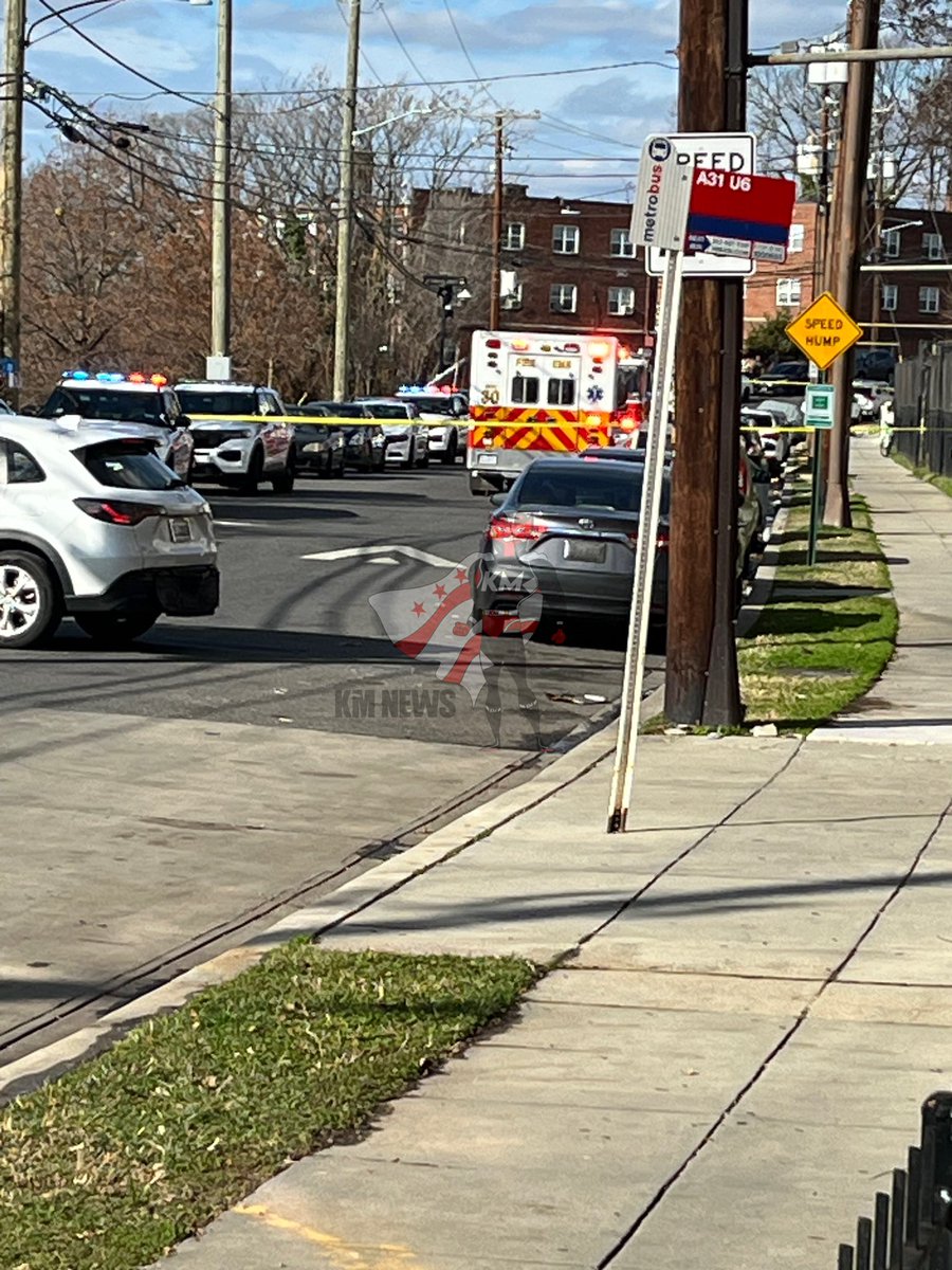 KMNONSCENE's tweet photo. DOUBLE TEEN SHOOTING: 300 Bl. Of 37th ST S.E: Mpd is on the scene of a shooting with one teen shot in the foot &amp; the other maybe suffering a graze wound to the chin. https://t.co/3fK0xr3f5P