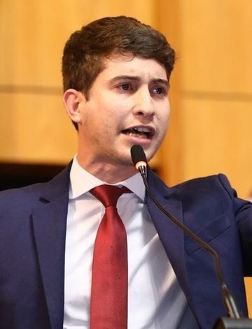 vinicios_betiol's tweet photo. DENÚNCIA: o deputado bolsonarista Lucas Polesi, que foi parado na blitz bêbado, resolveu fazer comentários de ódio contra minorias e afirmou que uma criança trans é IGUAL A UM CACHORRO vegano. Polesi, é um extremista no estilo Nikolas Ferreira. Vamos compartilhar e denunciá-lo para que a justiça o retire da vida pública e o coloque em seu lugar.
