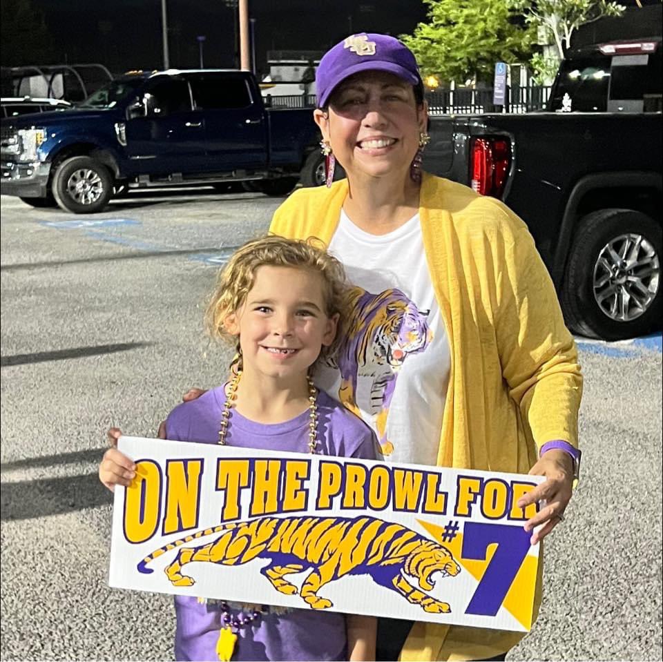 JacquesDoucet's tweet photo. Very stunned at the sudden passing of #LSU super fan Jeannie Darling. Those who knew Jeannie will tell very few rivaled her love for the Tigers, in all sports. The coaching shows at TJ Ribs just won’t be the same without her. Sincere condolences and prayers to her family. https://t.co/M8gB4utZ97
