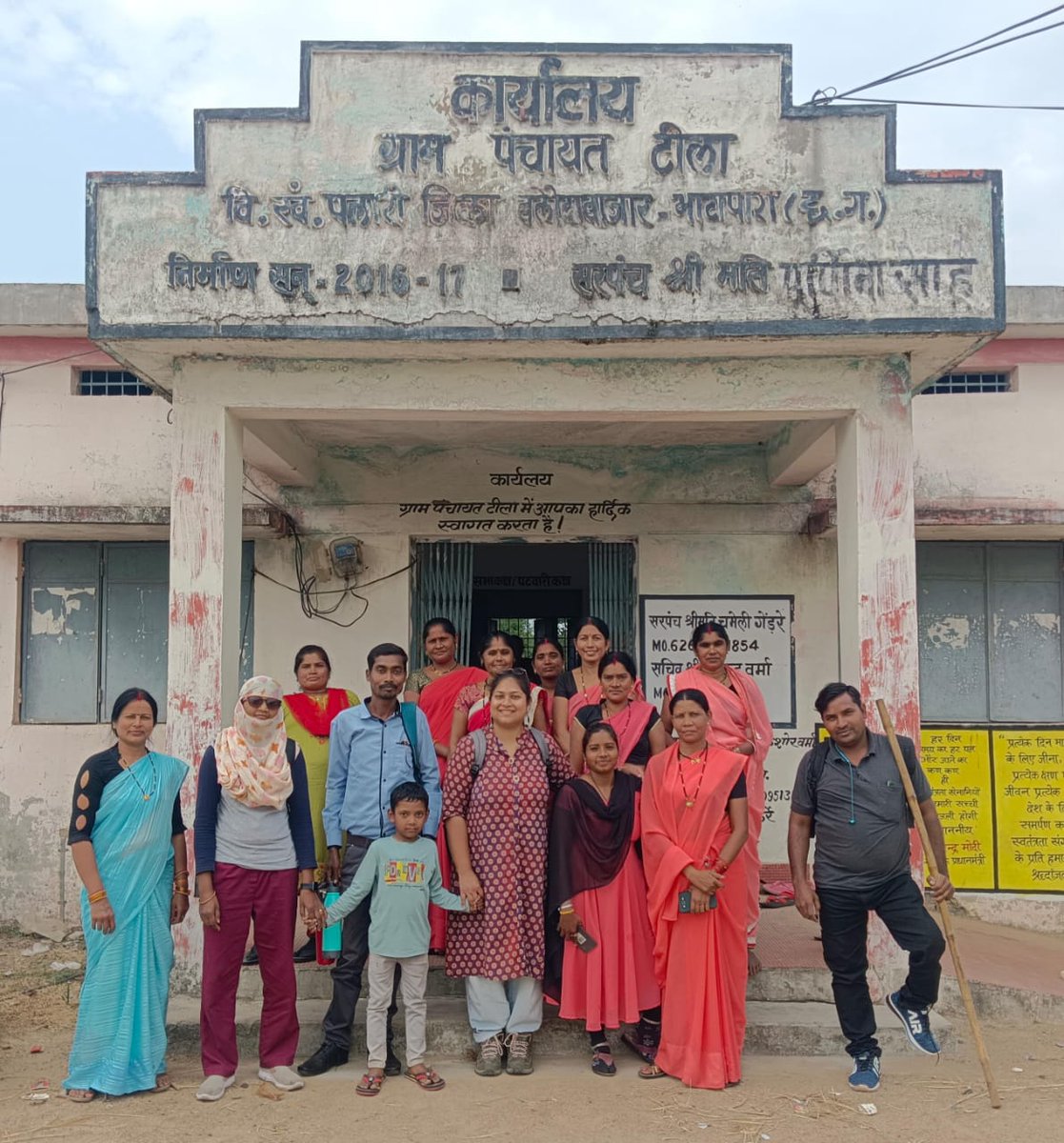 Sicklecell_cg's tweet photo. ग्राम टीला मे मितानिन दीदी के साथ बैठक किया गया जिसमे #sicklecell की स्क्रीनिंग, रक्त विकार दिव्यांगता को पहचान करने के विषय मे चर्चा किया गया व सभी मितानिन दिदियों का सम्मानित किया गया #Disability #scd @IndiaNasco @NomeshVerma11 @purplefestgoa @ChhattisgarhCMO @TribalAffairsIn https://t.co/Ua6DFFrx0j