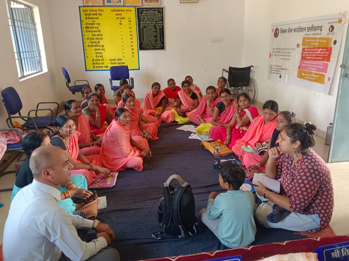 Sicklecell_cg's tweet photo. ग्राम टीला मे मितानिन दीदी के साथ बैठक किया गया जिसमे #sicklecell की स्क्रीनिंग, रक्त विकार दिव्यांगता को पहचान करने के विषय मे चर्चा किया गया व सभी मितानिन दिदियों का सम्मानित किया गया #Disability #scd @IndiaNasco @NomeshVerma11 @purplefestgoa @ChhattisgarhCMO @TribalAffairsIn https://t.co/Ua6DFFrx0j