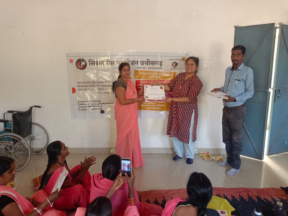 Sicklecell_cg's tweet photo. ग्राम टीला मे मितानिन दीदी के साथ बैठक किया गया जिसमे #sicklecell की स्क्रीनिंग, रक्त विकार दिव्यांगता को पहचान करने के विषय मे चर्चा किया गया व सभी मितानिन दिदियों का सम्मानित किया गया #Disability #scd @IndiaNasco @NomeshVerma11 @purplefestgoa @ChhattisgarhCMO @TribalAffairsIn https://t.co/Ua6DFFrx0j