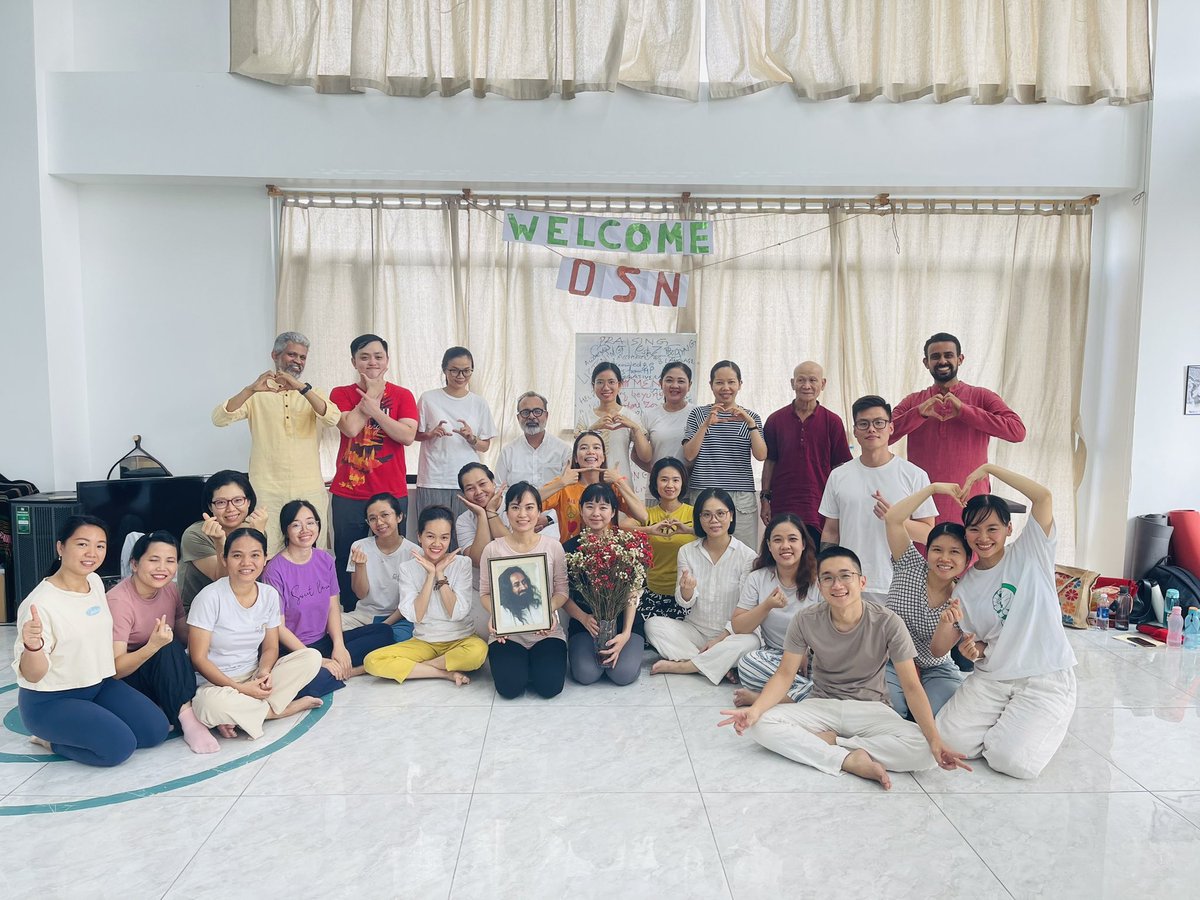 aol_laos's tweet photo. @ArtofLiving Super energetic DSN program in #Vietnam 🇻🇳. With the blessing of Gurudev @SriSri  Ji ; 
People from Vietnam and #Laos experienced the amazing transformation under the guidance of Senior International Trainer Anish Dua Ji. #artofliving #DSN https://t.co/ZrUSdyPeA8