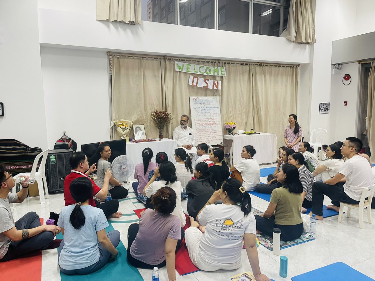 aol_laos's tweet photo. @ArtofLiving Super energetic DSN program in #Vietnam 🇻🇳. With the blessing of Gurudev @SriSri  Ji ; 
People from Vietnam and #Laos experienced the amazing transformation under the guidance of Senior International Trainer Anish Dua Ji. #artofliving #DSN https://t.co/ZrUSdyPeA8