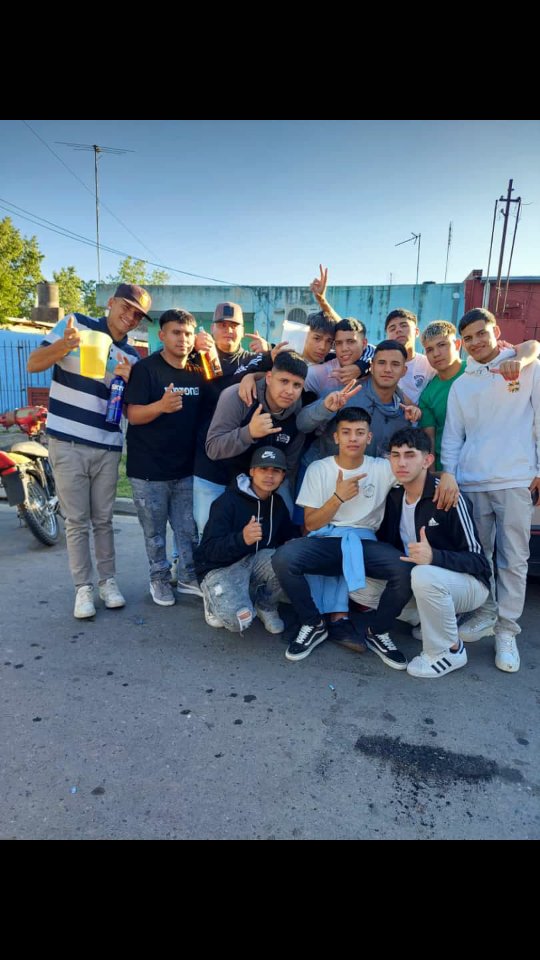 32_jo3l's tweet photo. Lo mejor del 2023 fueron estos q no m dejaron morir nunca cuando andaba re bajoneado❤✌ https://t.co/94pvl3kAYX