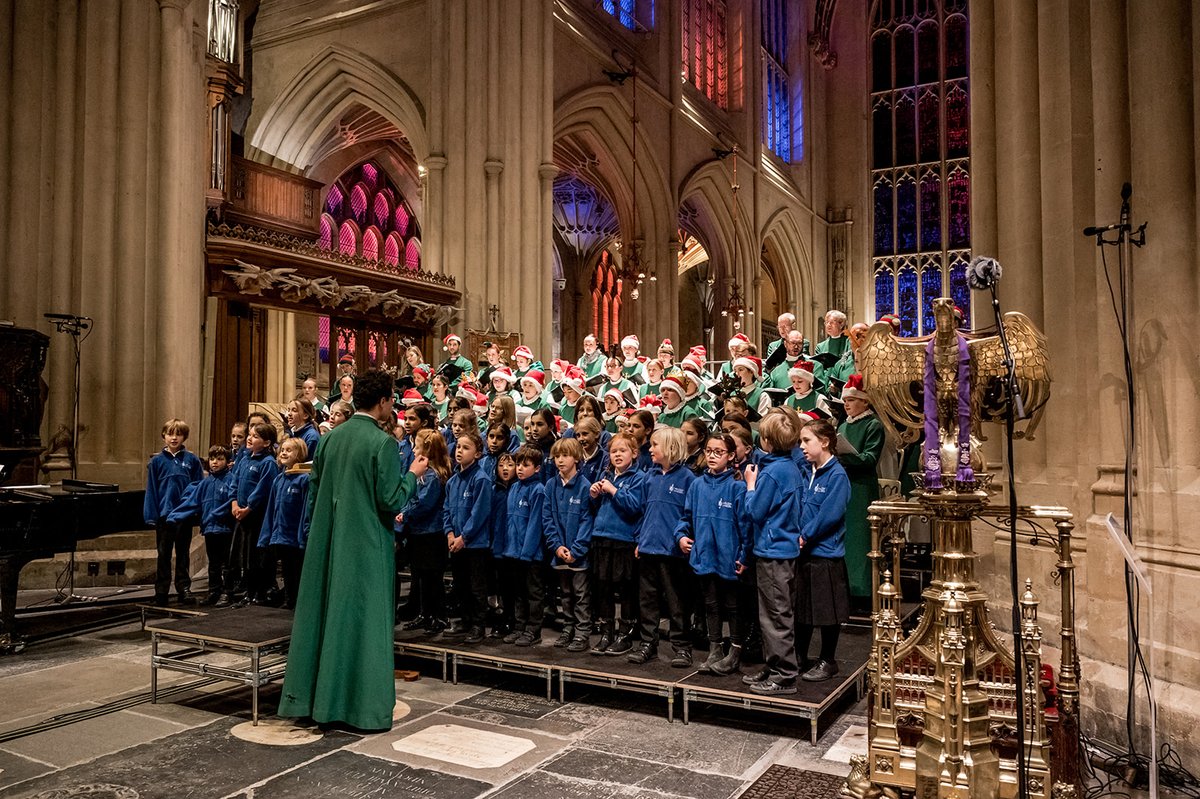 From us all at Bath Abbey, thank you to everyone who has worshipped, visited, worked with and supported us this year. It truly is the people who have made the Abbey what it is today. Take a look at our Christmas galleries here: bathabbey.org/advent-christm… 📷 @bettybhandari