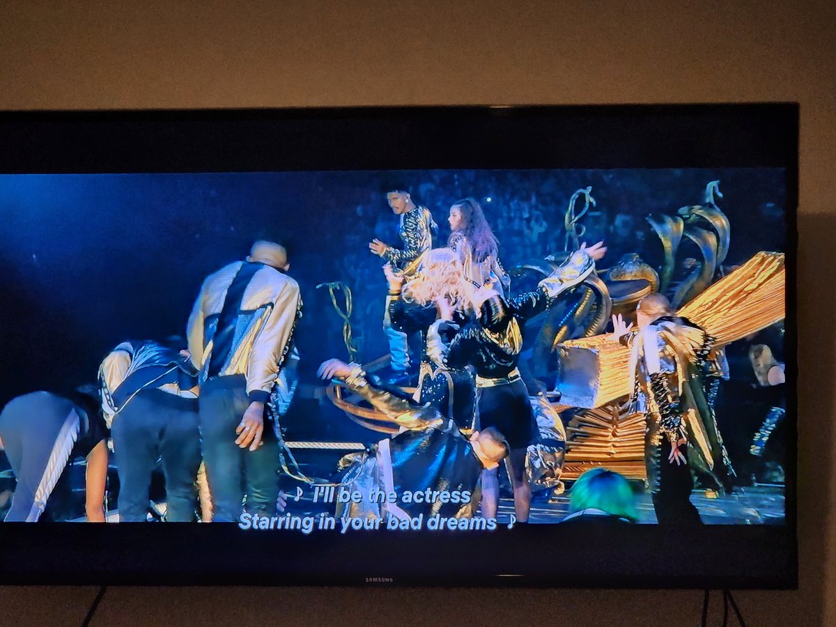 ejwiz18's tweet photo. When you still have access to reputation stadium tour because you never turned it off... π #repStadiumTour #reputationstadiumtour #reputation #TaylorSwift #rep https://t.co/UmNHNr7cU7