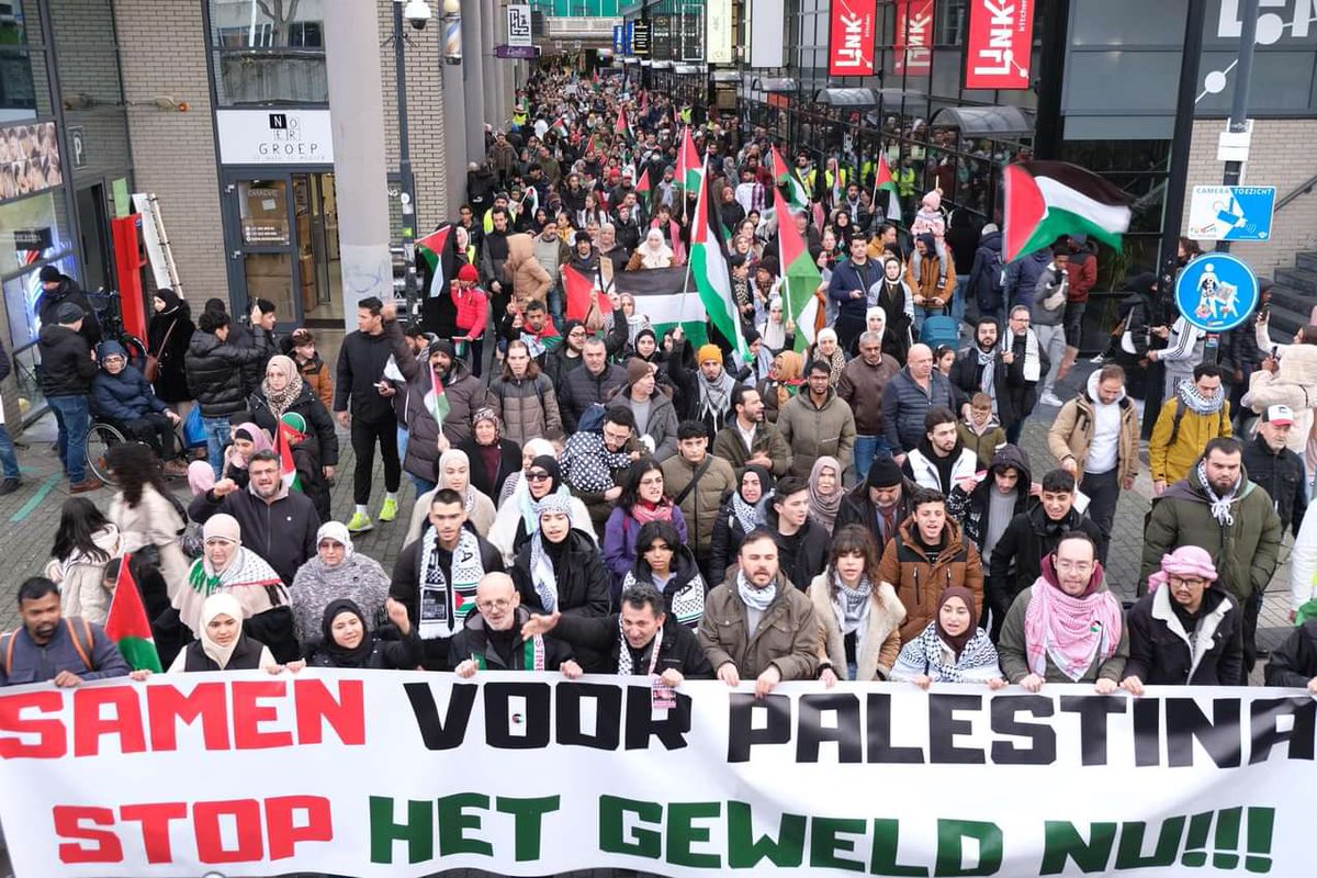 AGDEuropeorg's tweet photo. AGD Hollanda Bölge Başkanlıklarımızın Eindhoven’de düzenlediği Filistin’e Özgürlük yürüyüşünden kareler…

Asil mücadelemiz kıyamete kadar devam edecek…

#YeniBirDünya
#FreeGaza https://t.co/jnqaiCf0R0