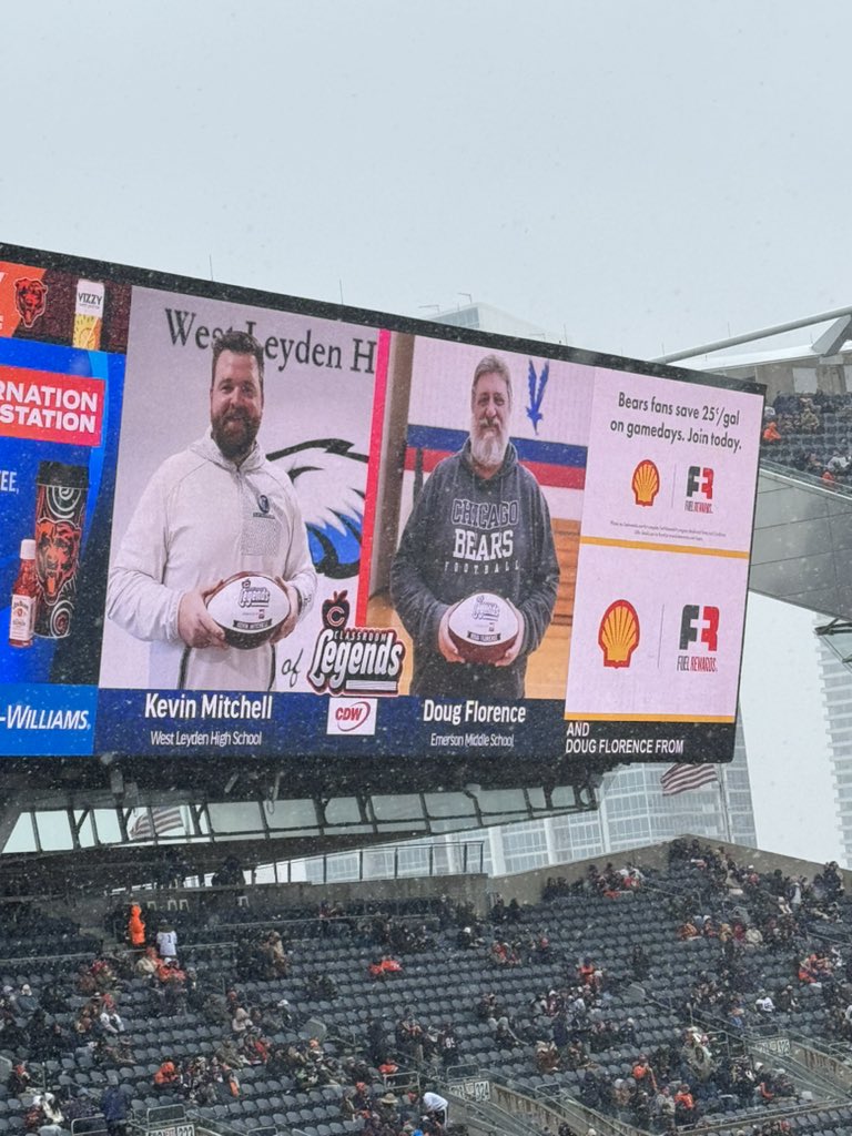 Proud to be representing #leydenpride Go Bears! Thank you <a href="/ChicagoBears/">Chicago Bears</a> <a href="/leydenpride212/">Leyden High Schools District 212</a>