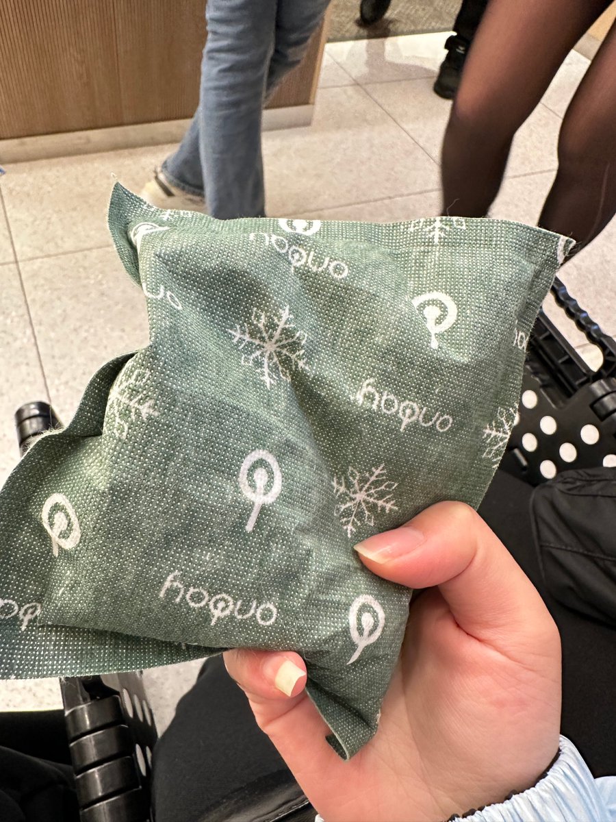 prodshn's tweet photo. someone actually received sunghoon’s hot pack! op’s friend and her were close to the front of the stage. at the beginning, they saw mbc staff distributing hot packs. there were only a few big bags left and not everyone could get them plus the hot packs they bought weren’t enough to keep them warm. 

they even said the mbc staffs are suddenly considerate but it was really hoon. it was really cold today and they were so thankful for it. op said she really felt the sincerity of it and although it may be a small matter, they were really touched.

our kind-hearted sunghoon 🫂🤍 #sunghoon
