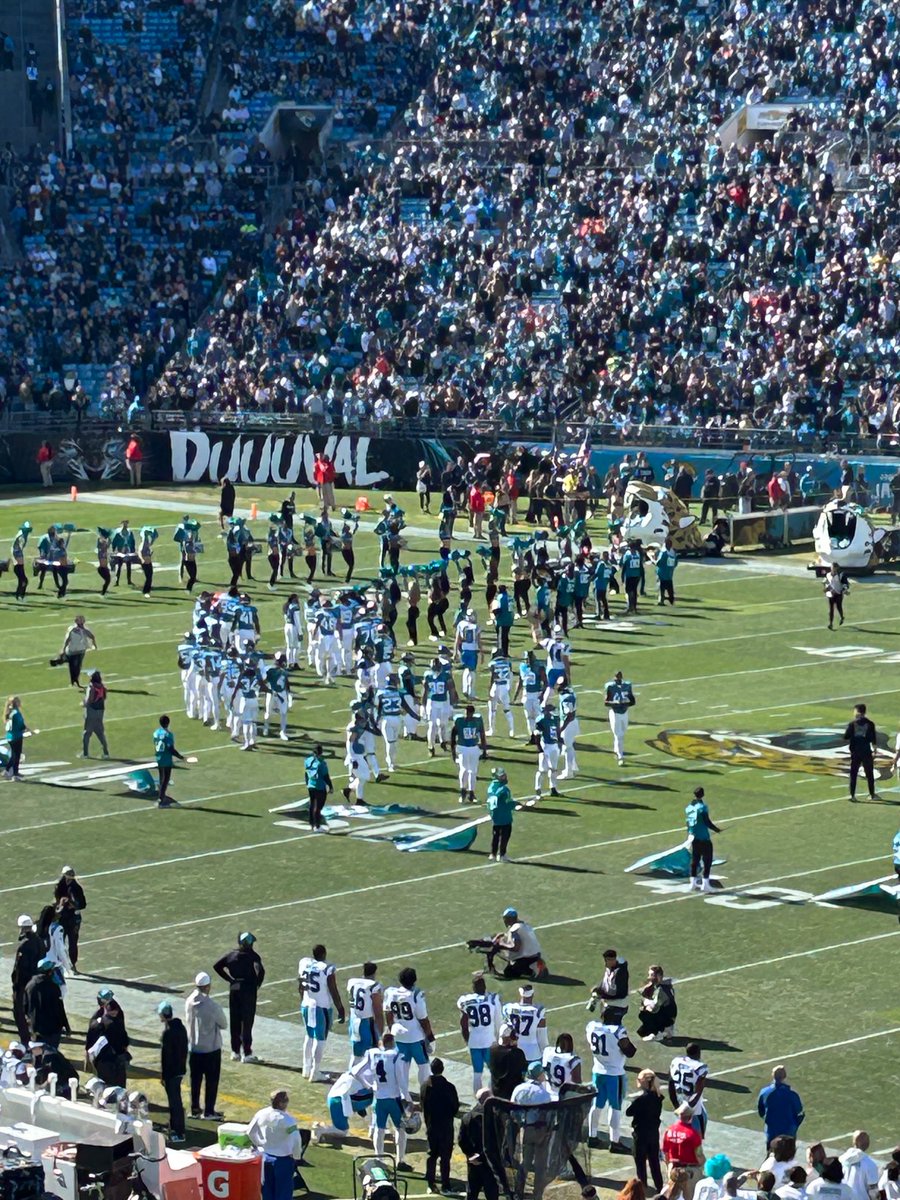 TheJagBros's tweet photo. The Jags Bros, wives, and fam are ready to LOCK DOWN THE BANK! We need this win!

#DUUUVAL #Jaguars #Jags #Etienne #Beathard #Ridley #Engram #Jacksonville https://t.co/uAhfgr4viF