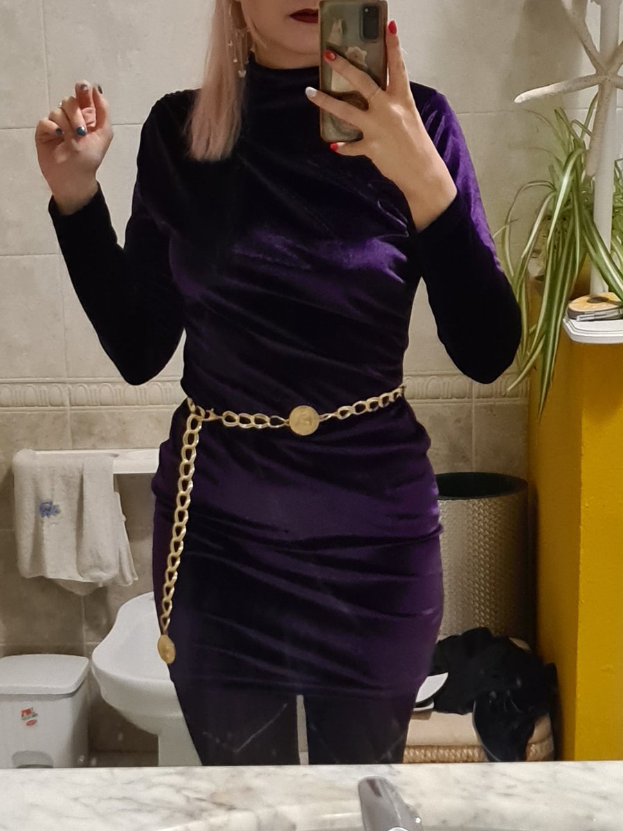 uffabiola's tweet image. All dressed up per stare a casa buon ultimo giorno dell'anno