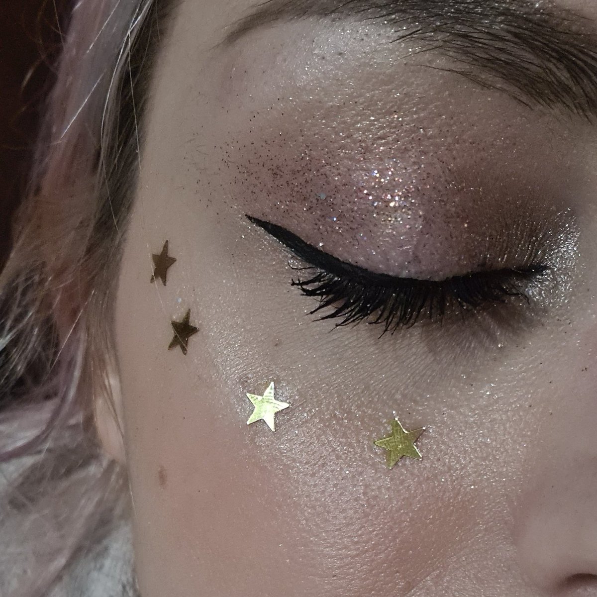 uffabiola's tweet image. All dressed up per stare a casa buon ultimo giorno dell'anno