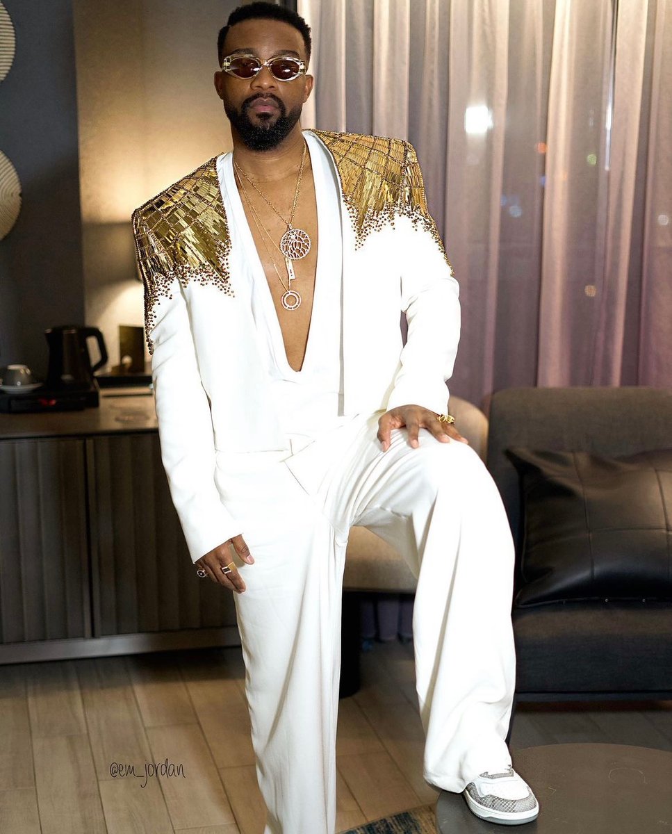 fallyipupa01's tweet photo. 👑🦅🤍 Douala, Cameroun 🇨🇲 ✅🎶 https://t.co/LkLQfHESNJ