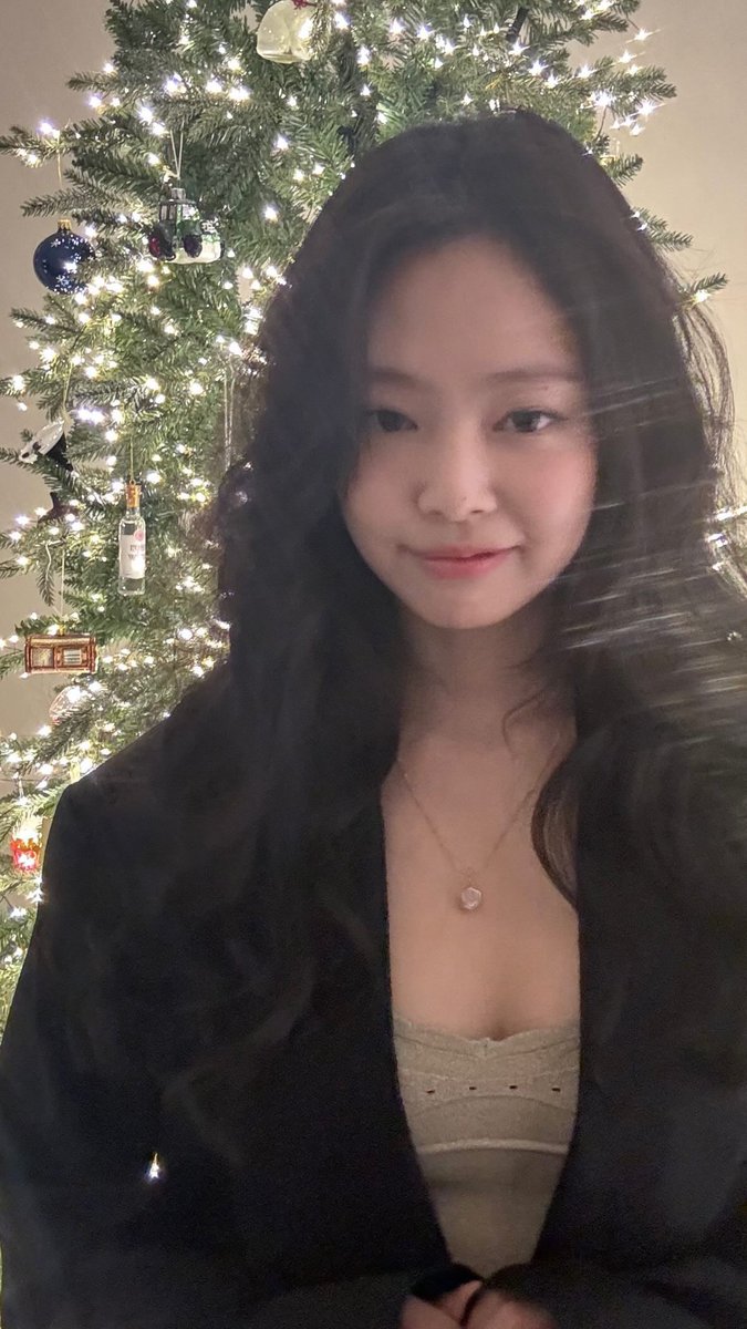 firejennie's tweet photo. she's so cute 🥺 https://t.co/6UjSiZExRy