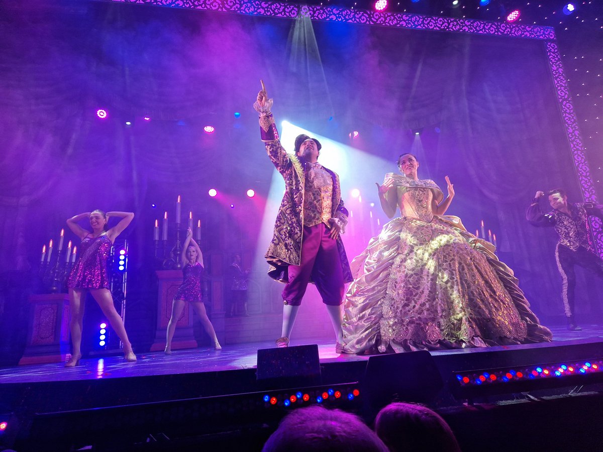 12458e's tweet photo. @harlowplayhouse had such a good time at the panto not been since 2019. Well done to everyone xx and a happy new year https://t.co/G4EJ2K9ZO0