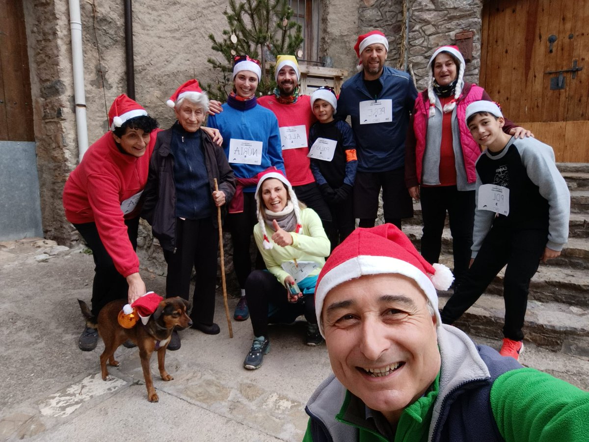 AlexLeyvaLpez's tweet photo. Primera Sant Silvestre BAENENCA feta i gaudida 💪🏼🏃🏻🏃🏻‍♀️ @nuria_dago @ponent61 #Primerasantsilvestrebaenenca #Podi #22min #Lacanallaaguantant #Siqueestasenforma #Primeraedicioaprovada #Baenbonagent #theotherfamily https://t.co/jZlj9aDsC3