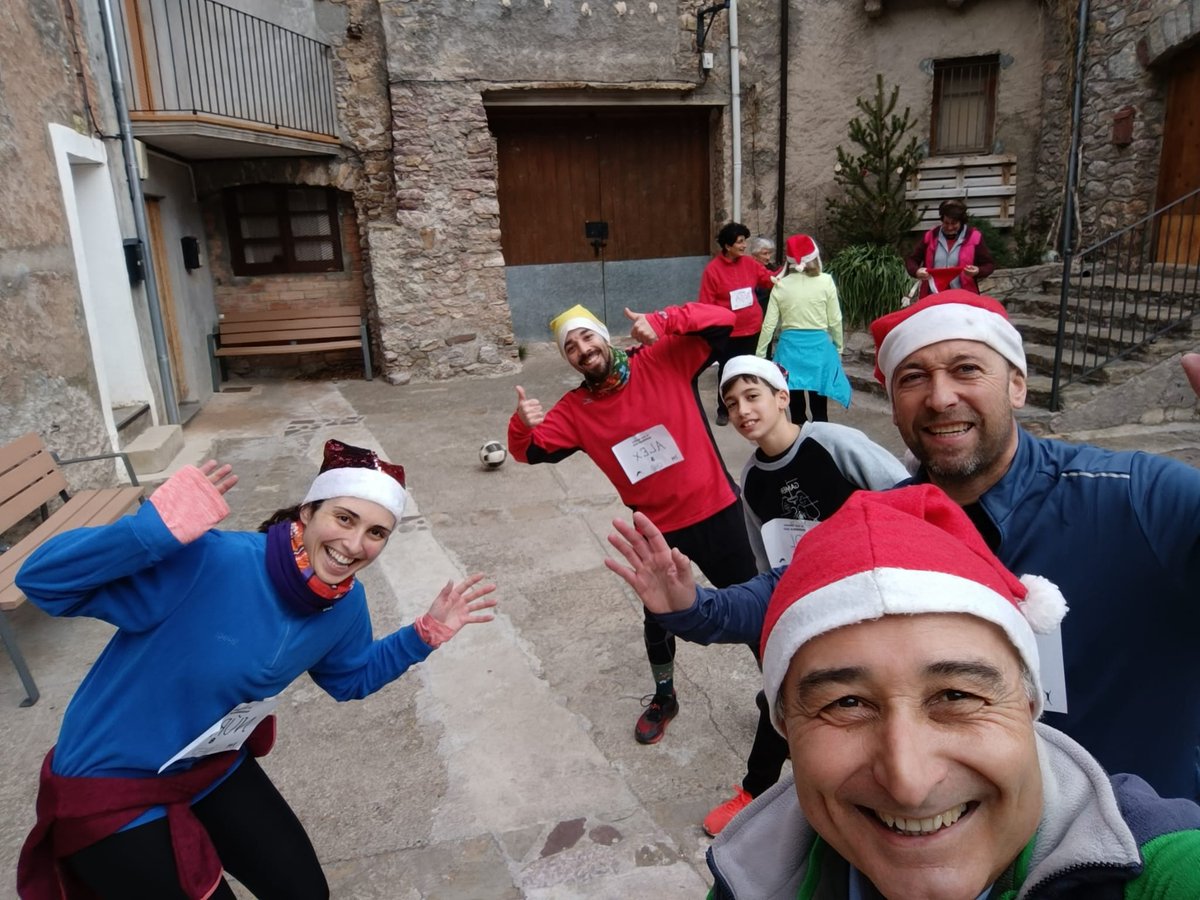 AlexLeyvaLpez's tweet photo. Primera Sant Silvestre BAENENCA feta i gaudida 💪🏼🏃🏻🏃🏻‍♀️ @nuria_dago @ponent61 #Primerasantsilvestrebaenenca #Podi #22min #Lacanallaaguantant #Siqueestasenforma #Primeraedicioaprovada #Baenbonagent #theotherfamily https://t.co/jZlj9aDsC3