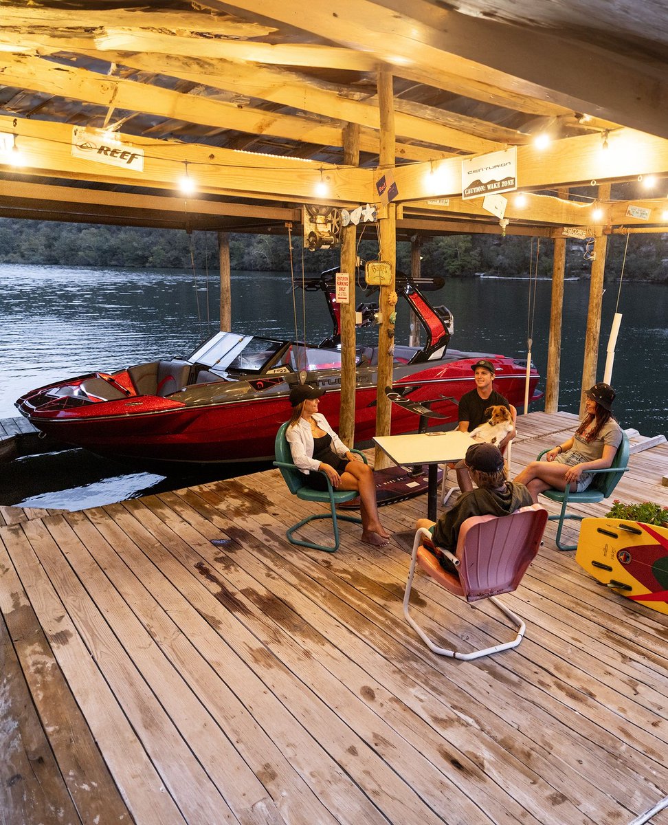 CenturionBoats's tweet photo. What an incredible year it has been for Centurion! We want to express our heartfelt gratitude for making it truly exceptional. Wishing you a joyous New Year! 🎉

#CenturionBoats #Fe22 #wakeboat #wakeboats #surfboat #surfboats #towboat #surf #wake #lakelife #surfing #wakesurf https://t.co/vsrX6PARXP