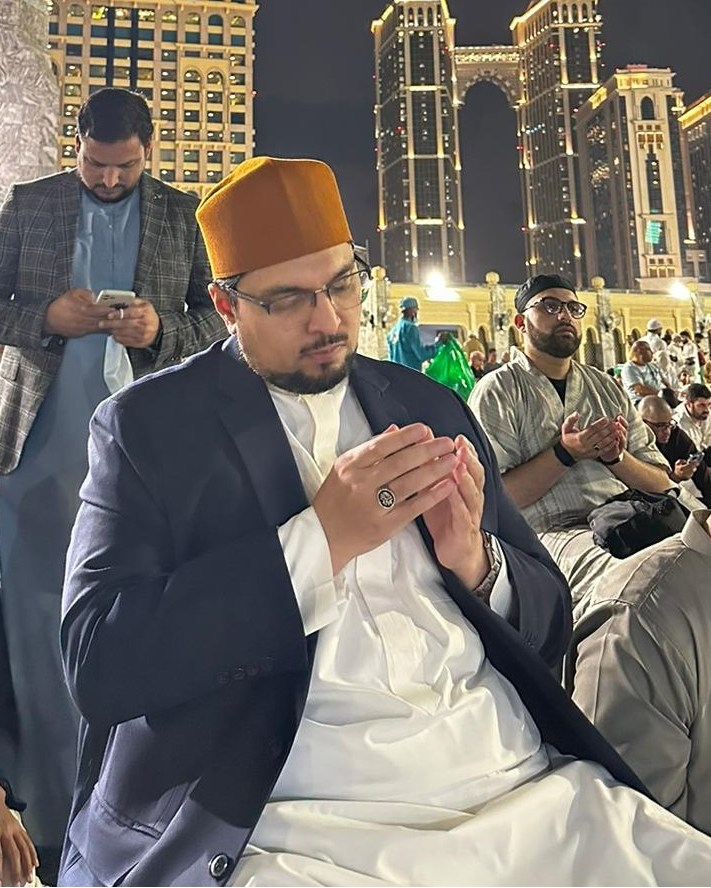 مکہ مکرمہ: منہاج القرآن انٹرنیشنل کے صدر پروفیسر ڈاکٹر حسین محی الدین قادری کی نماز کی ادائیگی، اس موقع پر چیئرمین سپریم کونسل منہاج القرآن انٹرنیشنل ڈاکٹر حسن محی الدین قادری بھی ہمراہ ہیں۔