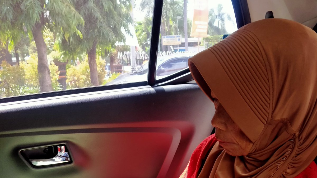 dikSayid's tweet photo. Kesempatan terakhir, mengabulkan permintaan sederhananya utk berkeliling kota bersama anak anaknya.. 01.01.2023 https://t.co/WHNOtmxAZM