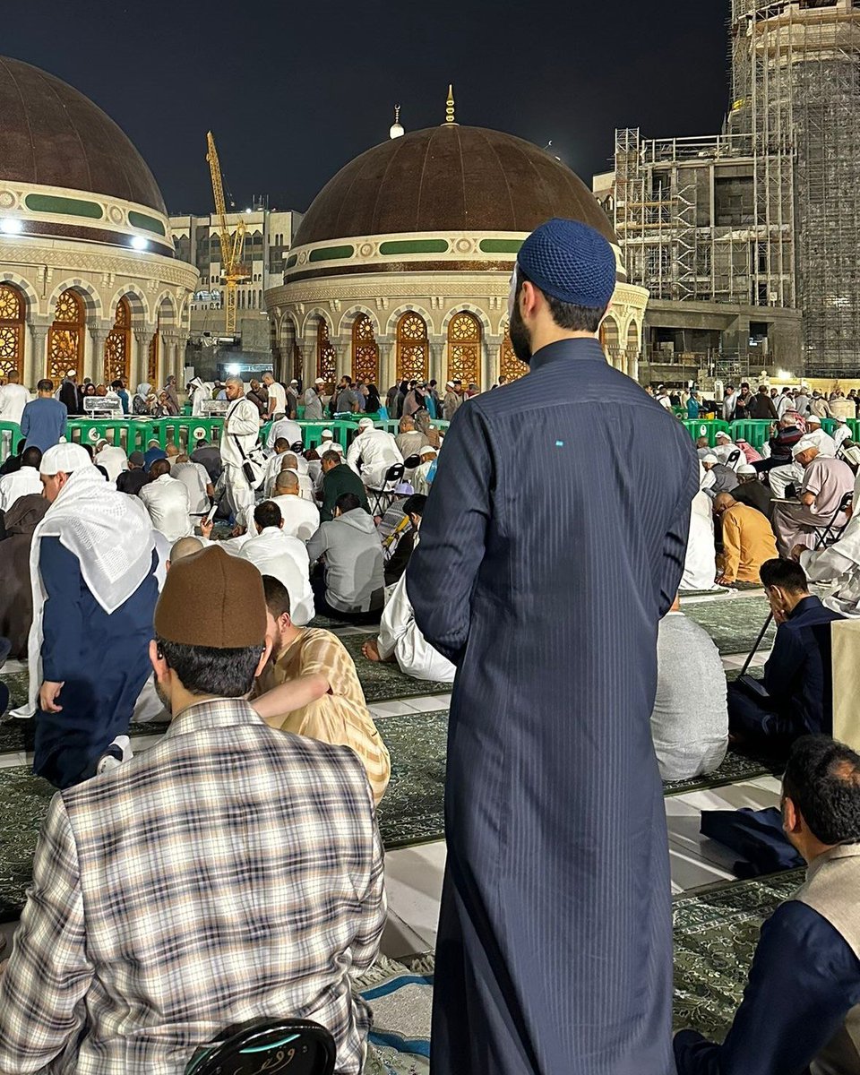 مکہ مکرمہ: شیخ حماد مصطفیٰ المدنی القادری کی نماز کی ادائیگی، اس موقع پر چیئرمین سپریم کونسل منہاج القرآن انٹرنیشنل ڈاکٹر حسن محی الدین قادری بھی ہمراہ ہیں۔