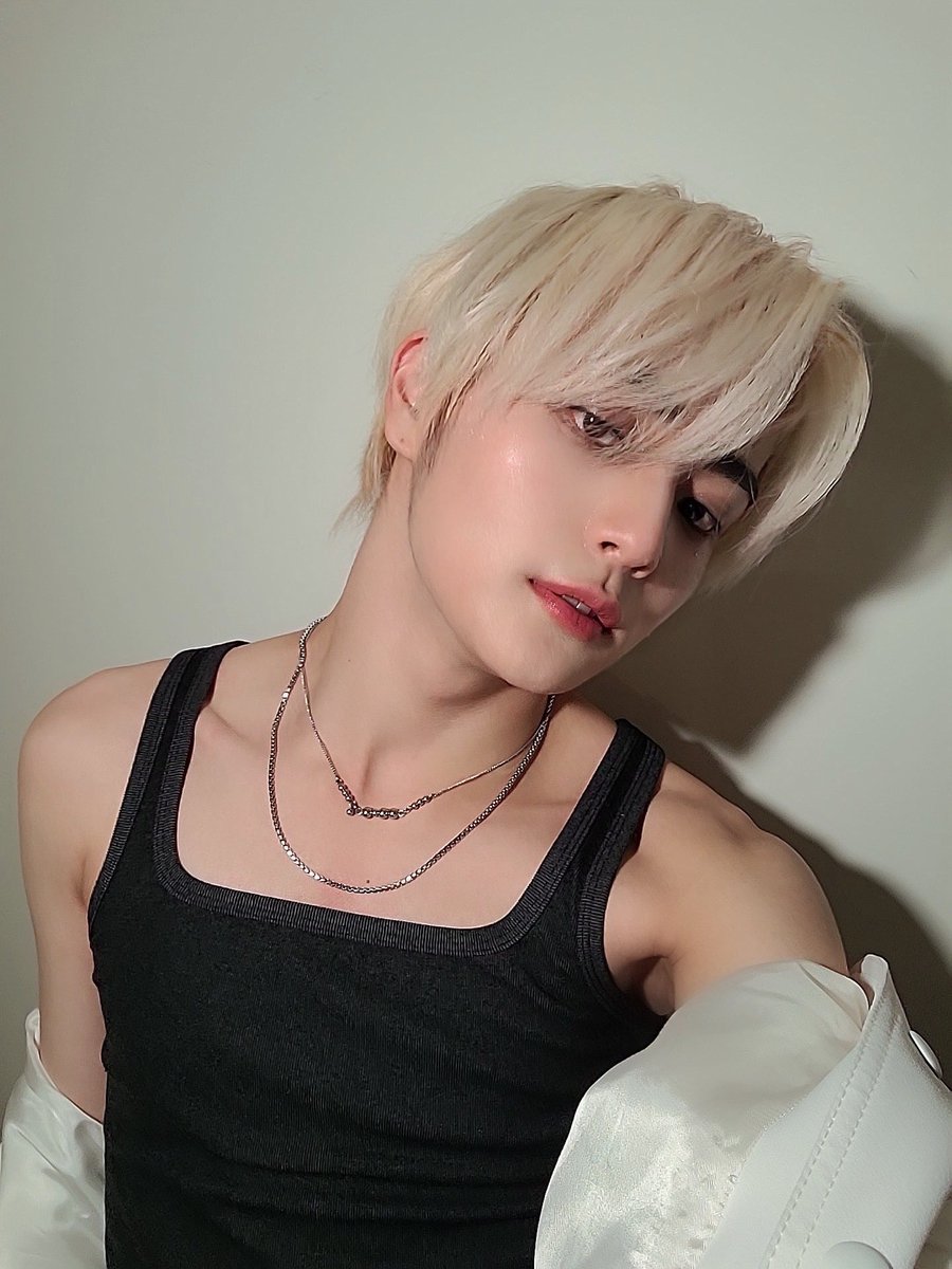 fantasyboys_mem's tweet photo. [#홍성민] 

1월 1일은 나와 함께 

#FANTASYBOYS #판타지보이즈
#HONGSUNGMIN https://t.co/swcWLueZTv