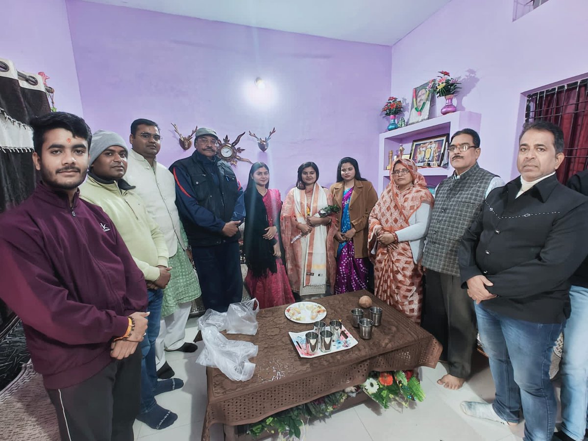 एमपीपीएससी टॉपर प्रिया पाठक जी से मिलकर उन्हें बधाई दी 💐