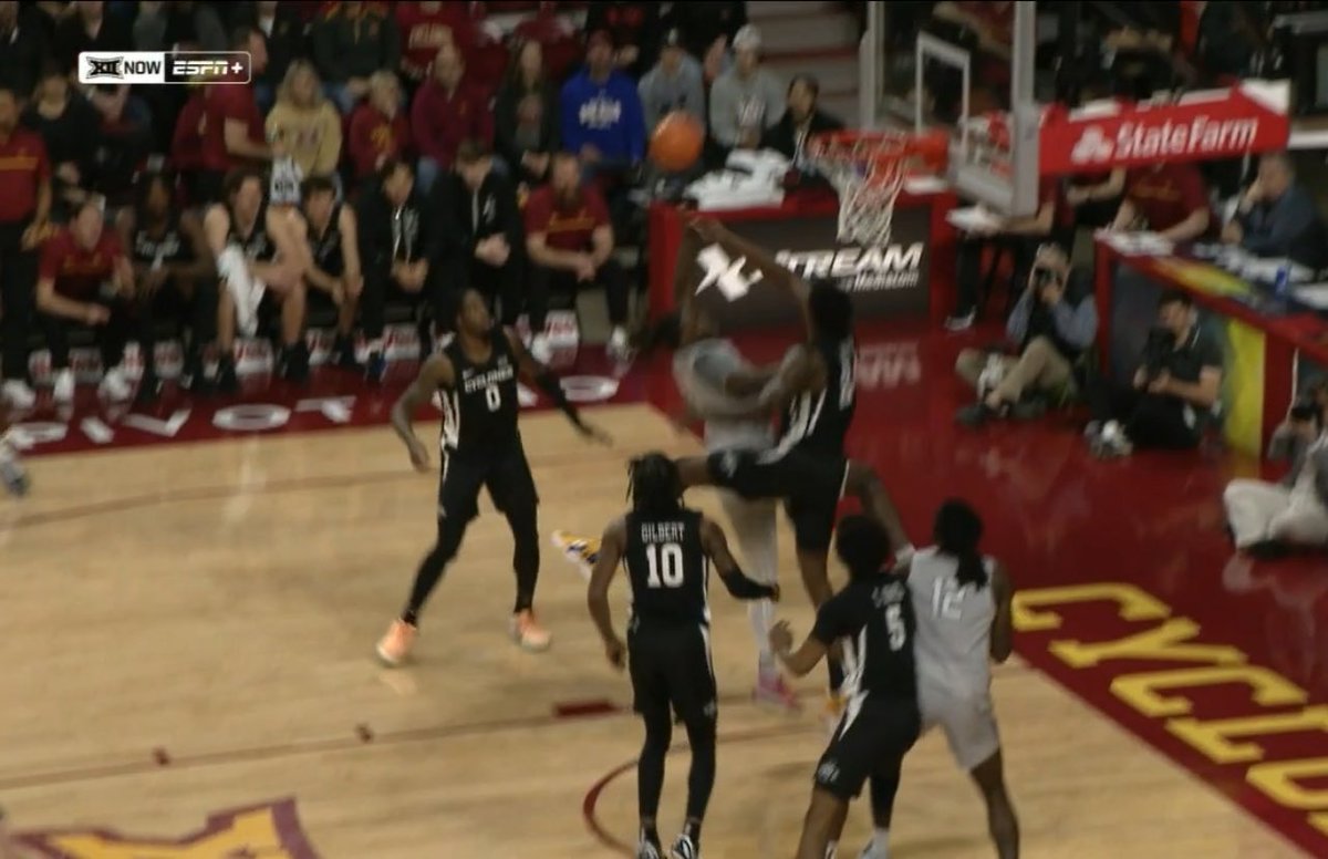 DannyBliek's tweet photo. I know it’s New Hampshire, but #CyclonesMBB really needed Ward back. Looking forward to seeing a lot more of this! https://t.co/CljRXLIFnL