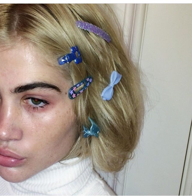 arttavana's tweet photo. Does anyone remember Lauren Alice Avery? She defined the culture, for like three years (2013-2016), took photos that trended into #Bonnetcore (Molly Soda vibes), hooked up with Miley Cyrus, got ripped off by Red Scare, and then poof, she disappeared off the internet. https://t.co/HNxeNbrBAM