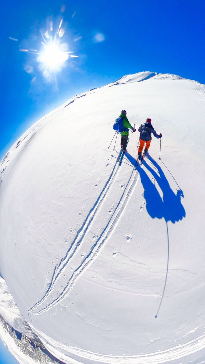 Nye spor skal settes i et nytt år
Nye turer i sol og medvind
Nye topper som skal bestiges
Nye muligheter gjennom 366 dager
Nye spennende utfordringer venter
Vi ønsker 2024 velkommen, og ønsker alle et Riktig Godt Nytt år!