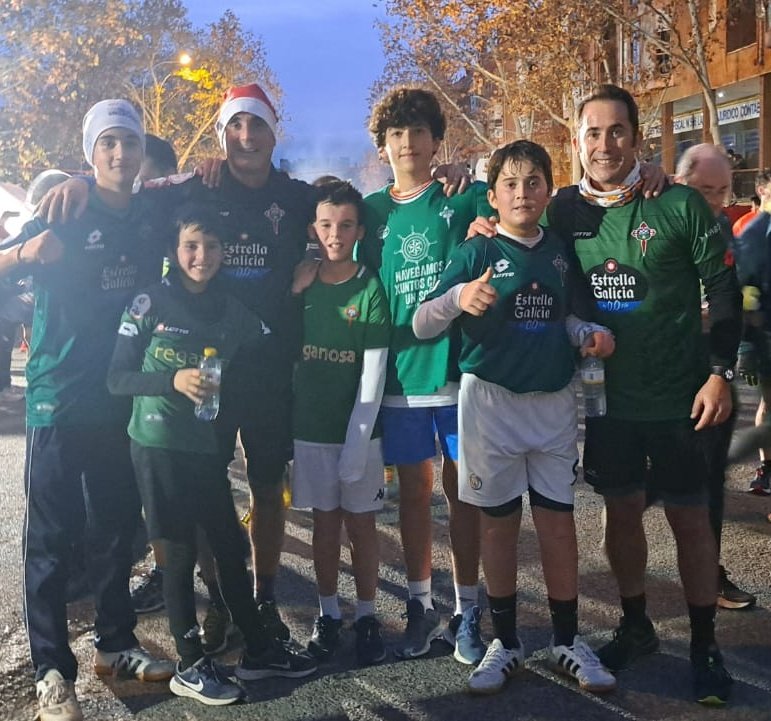 AlvaroGmolinero's tweet photo. Opa Racing!! Este año encomendamos el ascenso a 1° división a San Silvestre.  #Ferrol #SanSilvestreVallecana2023 @racingferrolsad  @El_Gueli https://t.co/AgnJxNMdBl