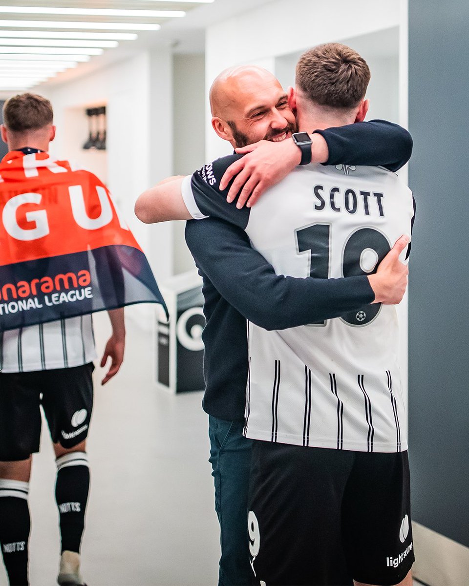 Official_NCFC's tweet image. The boss congratulates @scottcedwyn_ after seeing him write his name into #Notts folkore.